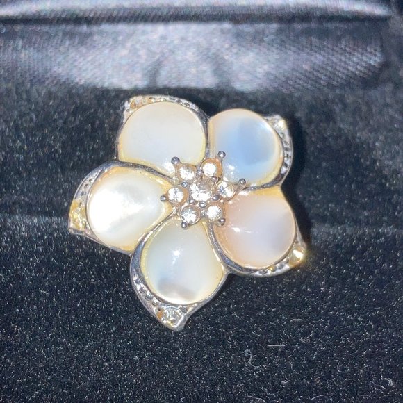 Flower Ring with Stones and Crystals - Picture 2 of 6
